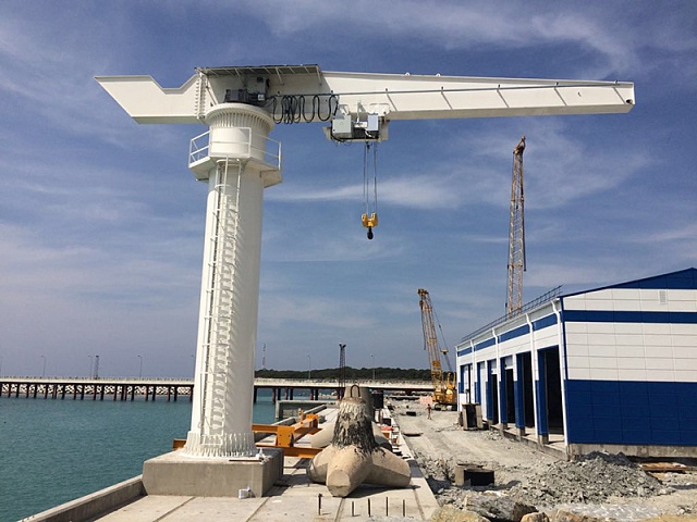 Кран консольный на колонне с углом поворота стрелы 270 гр. и электрическим приводом ККМ6