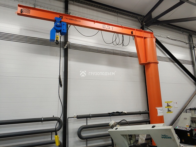 Кран консольный на колонне с углом поворота стрелы 360 гр. и ручным приводом ККР3